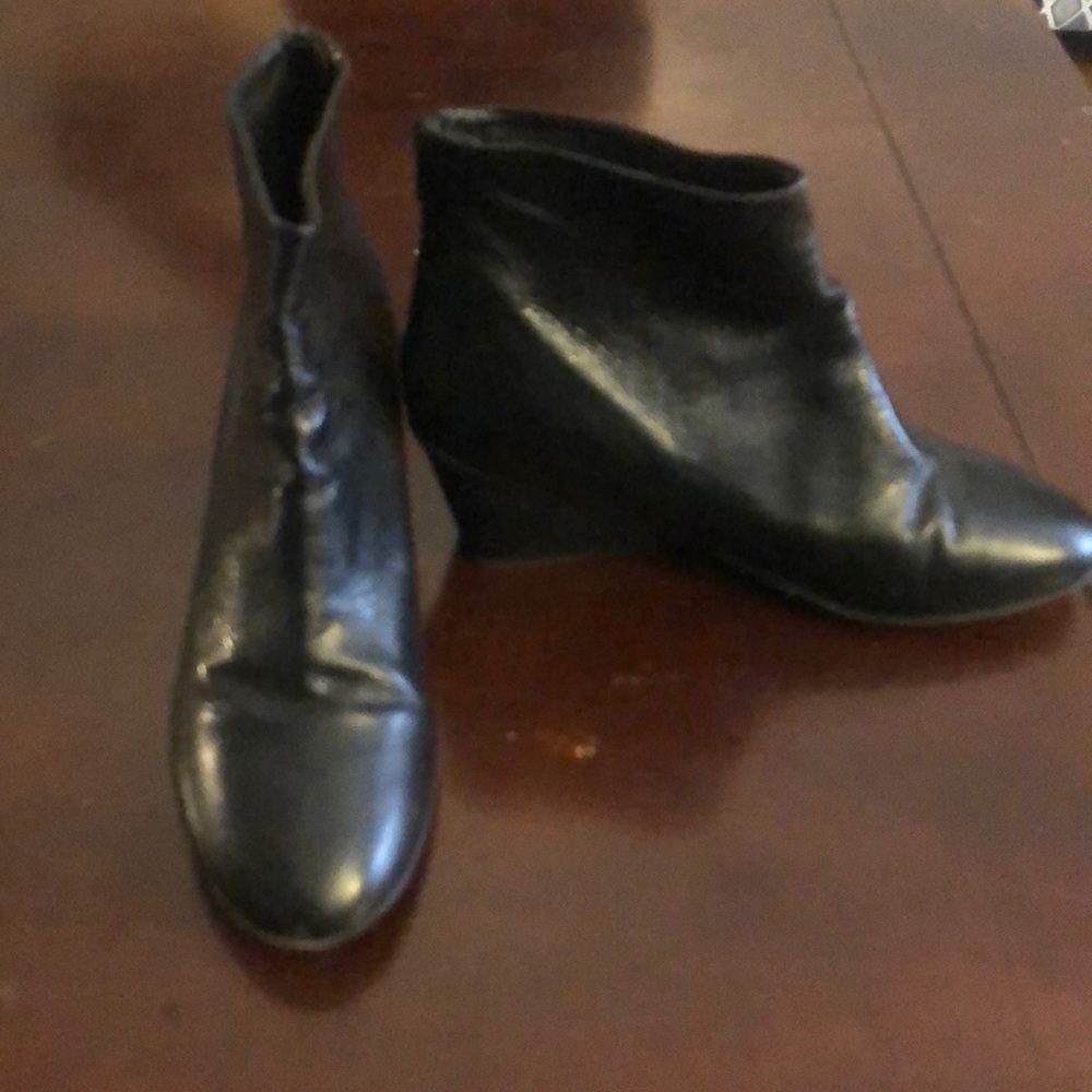 Heeled black leather boots - Picture 3 of 4